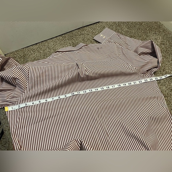UNTUCKit Button Down Shirt - Picture 9 of 9